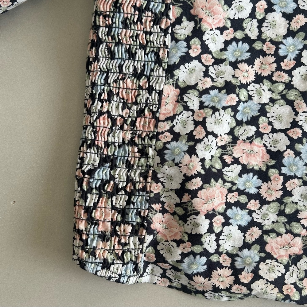 Levi's Black and White Floral Top , Size S - Picture 3 of 7